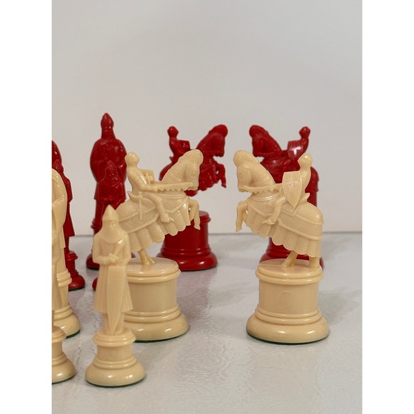 Kingsway Vintage Red & Ivory Chess Pieces Set Complete Royal King Queen Knight - Picture 13 of 16